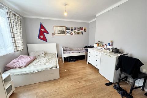 undefined, Arundel Close, London