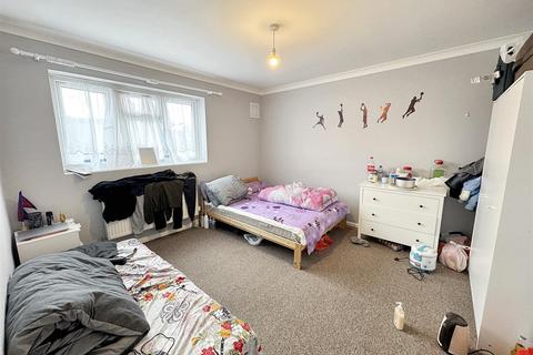 47 Arundel Close, London, E15 1UH