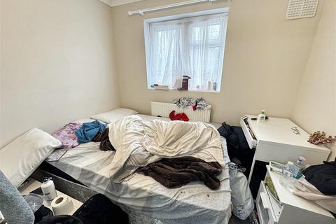 47 Arundel Close, London, E15 1UH