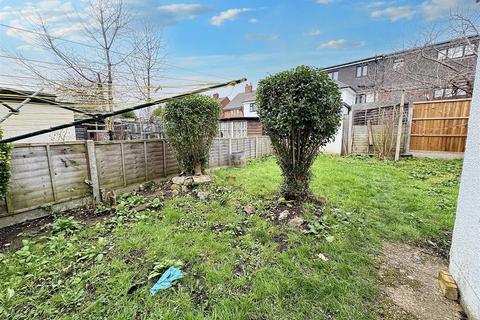 47 Arundel Close, London, E15 1UH