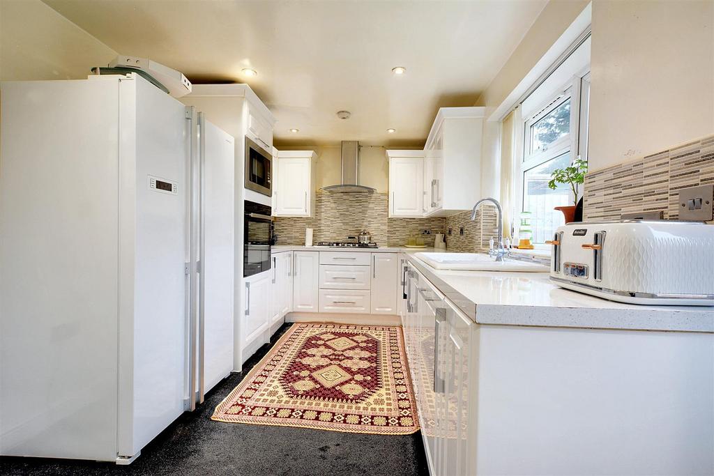Kitchen 1.jpeg