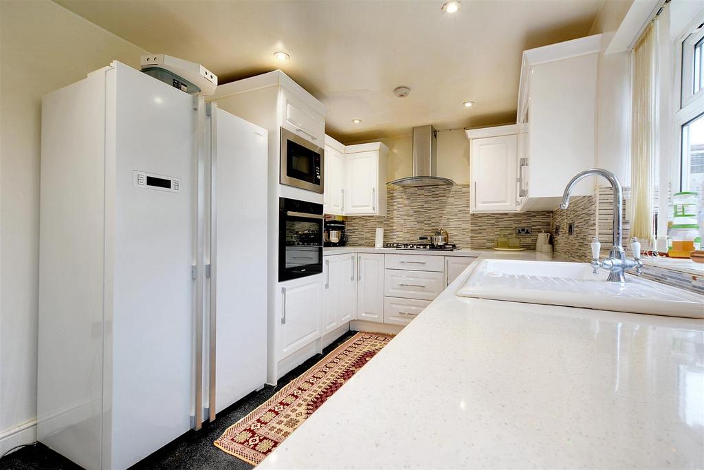Kitchen 2.jpeg