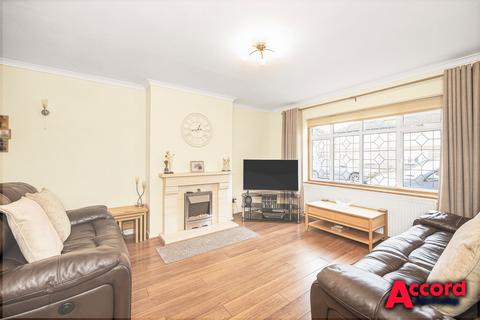 3 bedroom semi-detached house for sale, Clyde Way, Romford, RM1