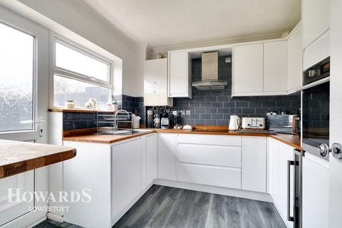 8 Brampton Grove, Lowestoft, NR32 4RU