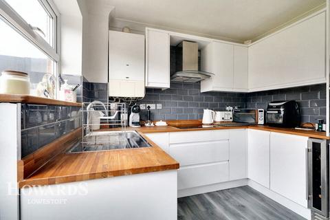 8 Brampton Grove, Lowestoft, NR32 4RU