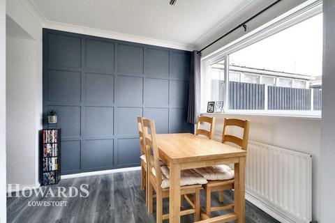 8 Brampton Grove, Lowestoft, NR32 4RU