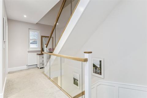2, Baillie Cottages Denby Road, Cobham, KT11 1FB