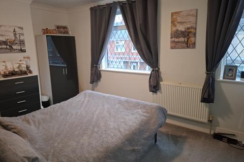 25 Spring Bank, Grimsby, DN34 4BQ
