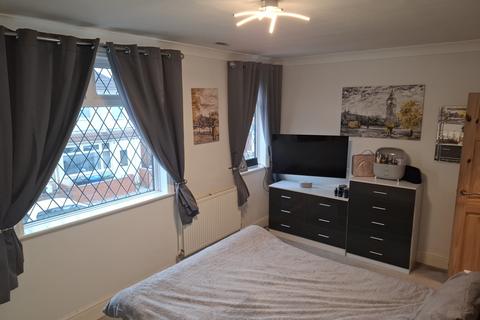 25 Spring Bank, Grimsby, DN34 4BQ