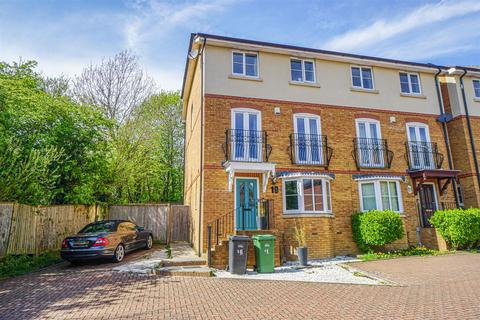 19 Etchingham Drive, St Leonards-on-sea, TN38 9AB