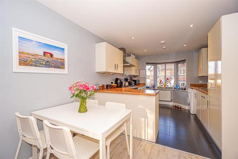 19 Etchingham Drive, St Leonards-on-sea, TN38 9AB