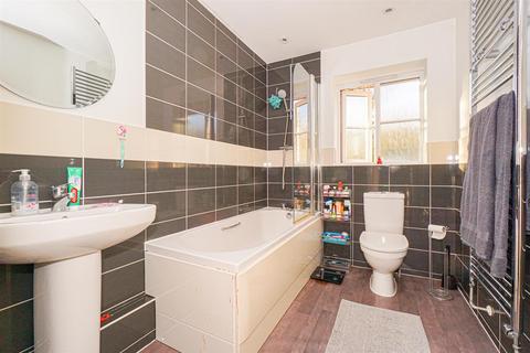 19 Etchingham Drive, St Leonards-on-sea, TN38 9AB