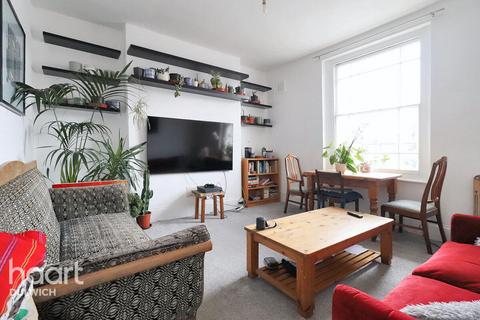 1 bedroom in a house share to rent, Evelina Road, LONDON