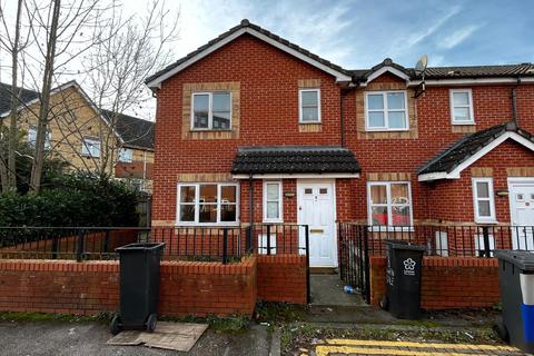 3 bedroom townhouse to rent, Farndale Close, Leicester LE2