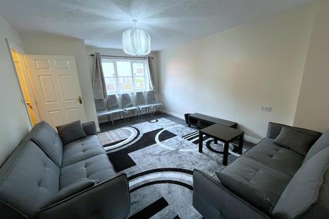 3 bedroom townhouse to rent, Farndale Close, Leicester LE2