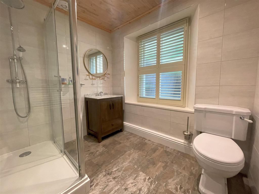 Ensuite two.jpg