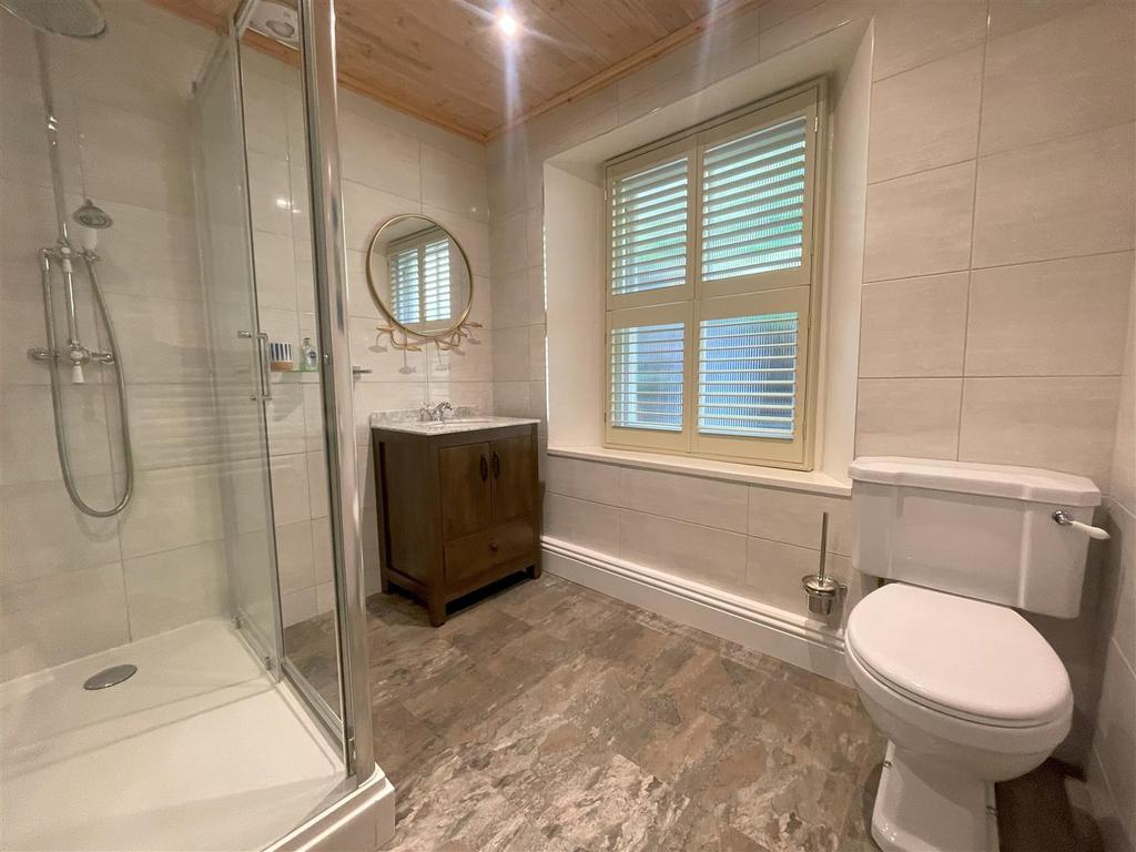 Ensuite two.jpg