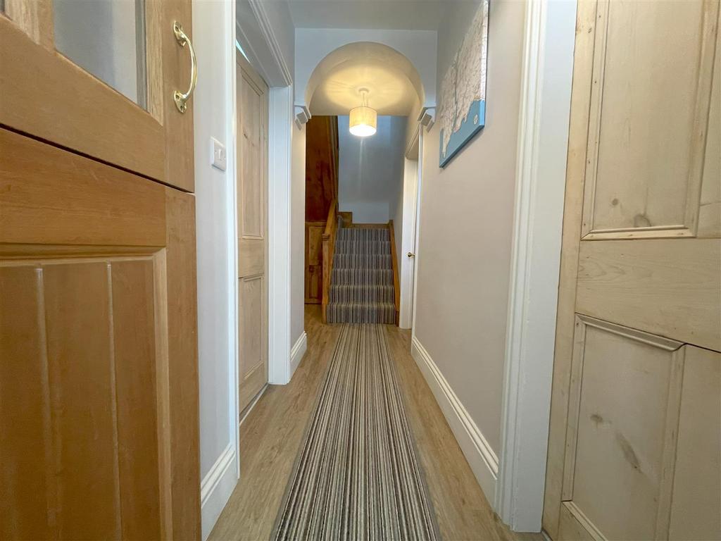 Entrance hall.jpg