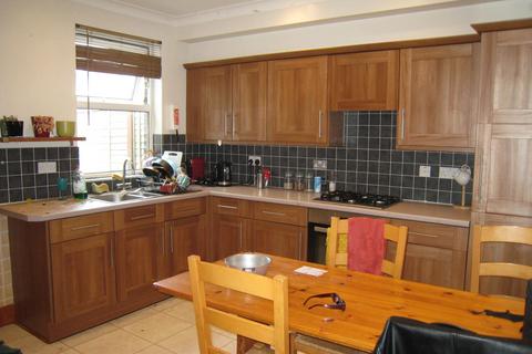 3 bedroom terraced house to rent, Redvers Road, Brighton BN2