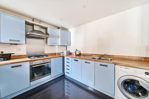 2 bedroom flat for sale, Station Road, West Byfleet, KT14