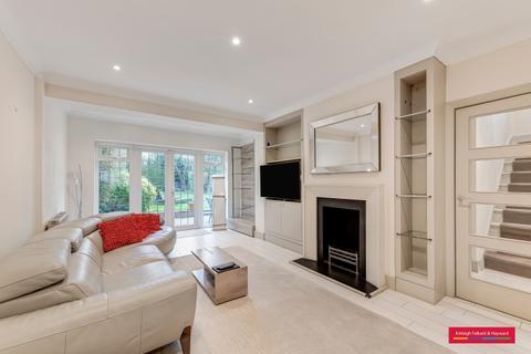 4 bedroom house to rent, Blandford Close London N2