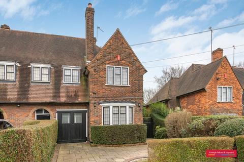 4 bedroom house to rent, Blandford Close London N2