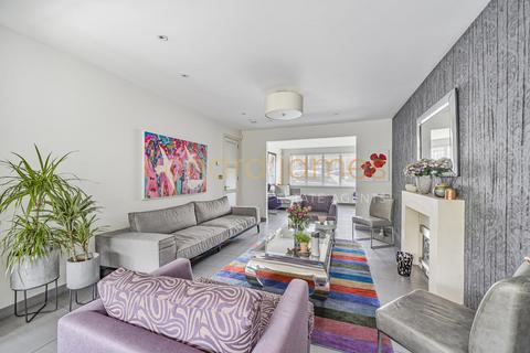 10 Marsh Close, London, NW7 4NY
