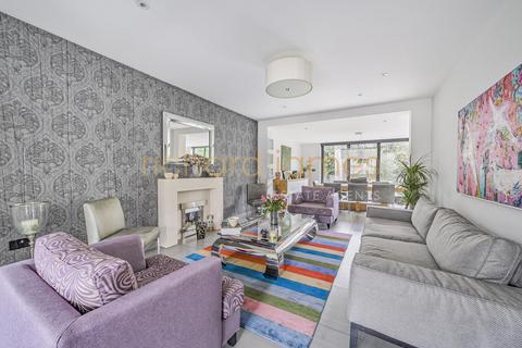 10 Marsh Close, London, NW7 4NY
