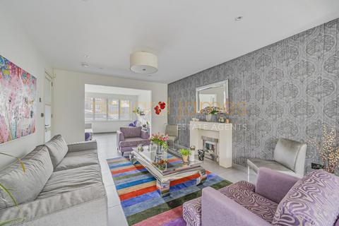 10 Marsh Close, London, NW7 4NY