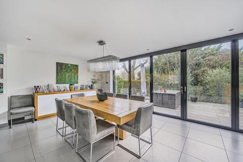10 Marsh Close, London, NW7 4NY