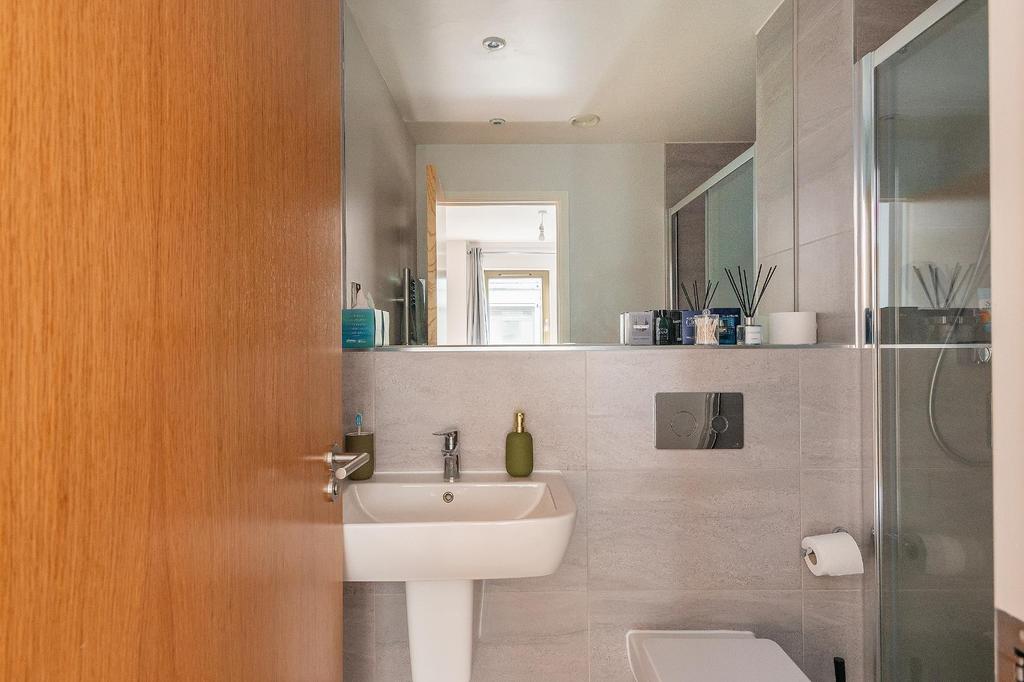 1 A0 Y5 WW - Ensuite B.jpg