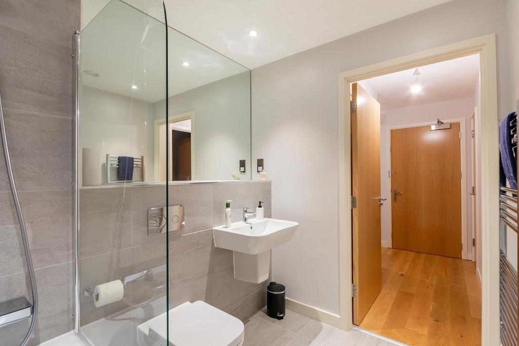 1 A0 Y5 WW - Bathroom A.jpg