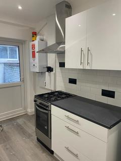 2 bedroom flat to rent, Chicksand Street, London E1