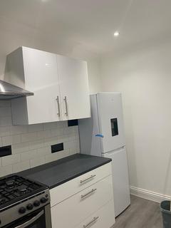 2 bedroom flat to rent, Chicksand Street, London E1