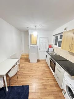 Studio to rent, Gladesmore Road, London, N15