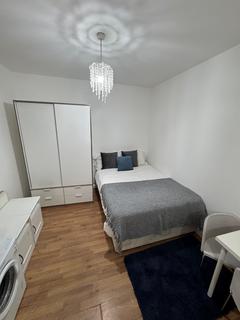 Studio to rent, Gladesmore Road, London, N15