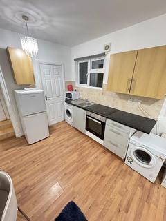 Studio to rent, Gladesmore Road, London, N15