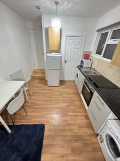 Studio to rent, Gladesmore Road, London, N15
