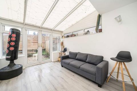 3 bedroom flat for sale, Old Ford Road, London E3