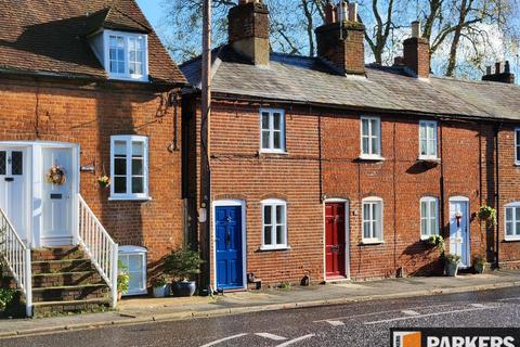 2 bedroom terraced house to rent, Palmerston Street, Romsey