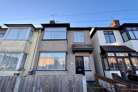 3 bedroom semi-detached house to rent, Beresford Road, Southend-On-Sea