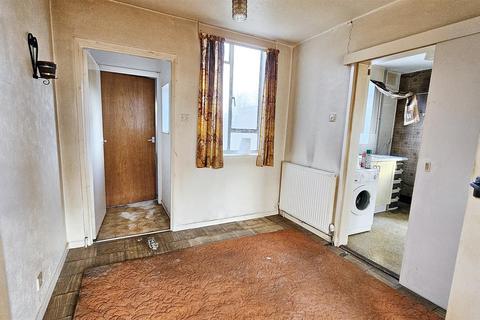 3 bedroom semi-detached house for sale, Queensgate Drive, Birstall