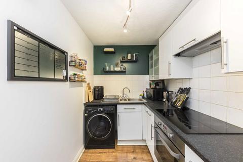 2 bedroom flat for sale, Rossetti Road, London SE16