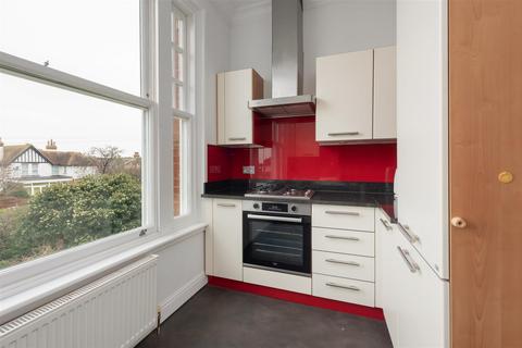 2 bedroom apartment to rent, Graystone Road, Whitstable