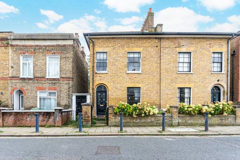 4 bedroom terraced house to rent, Nursery Road, Brixton, London, SW9