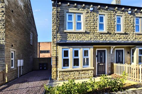 3 bedroom semi-detached house for sale, Albion Close, Bradford, West Yorkshire