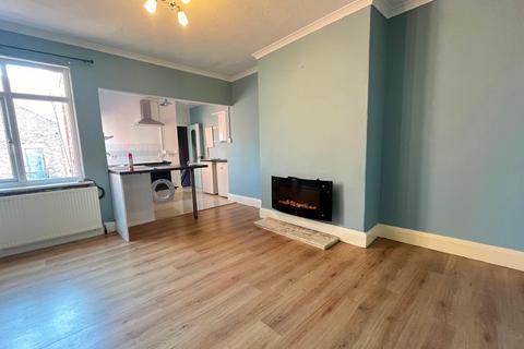 3 bedroom flat to rent, Simonside Terrace, Heaton, Newcastle upon Tyne, NE6