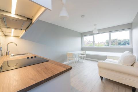 60 Fairlea Place, London, W5 1SP