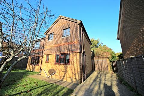 3 bedroom detached house to rent, McWilliam Close, Talbot Village, Poole