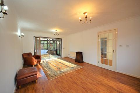 3 bedroom detached house to rent, McWilliam Close, Talbot Village, Poole